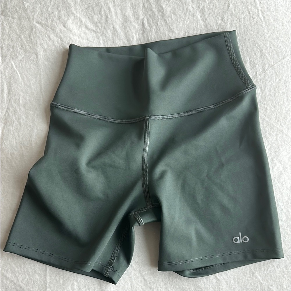 ALO Yoga Green Bike Shorts High-Waisted airlift